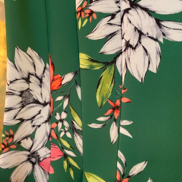 NWT Vince Camuto Green Floral Scuba Knit Fit & Flare Dress. Size 12 - Picture 7 of 15
